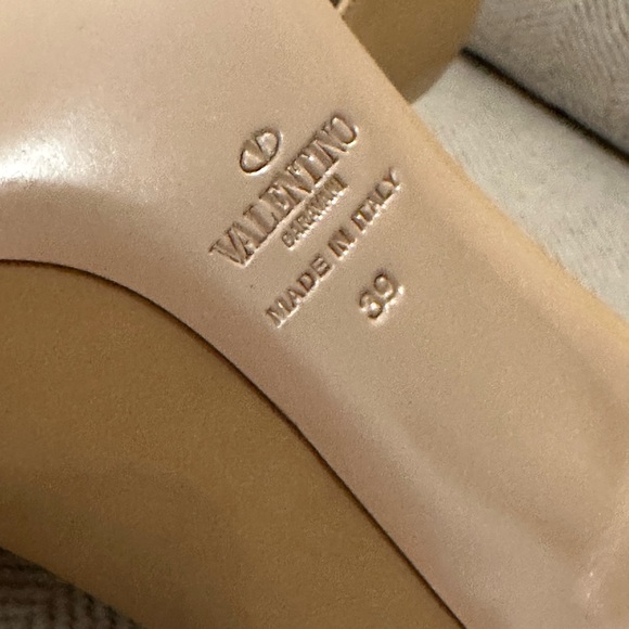 Authenticated Valentino Women's Beige Leather Heels with Flower 39 - Picture 7 of 12